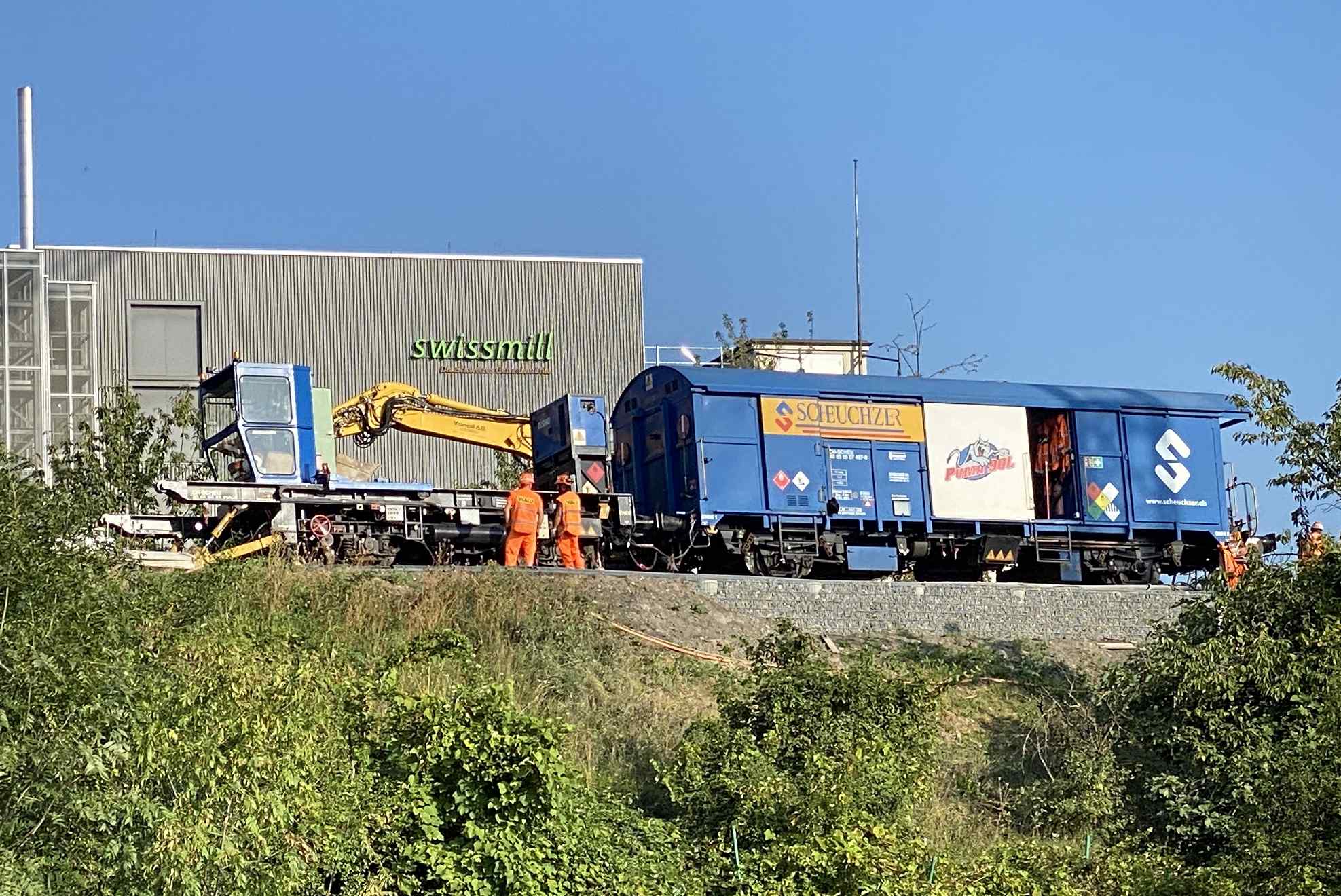 2024-08-28-08.50.18-Bauzug-auf-Viadukt