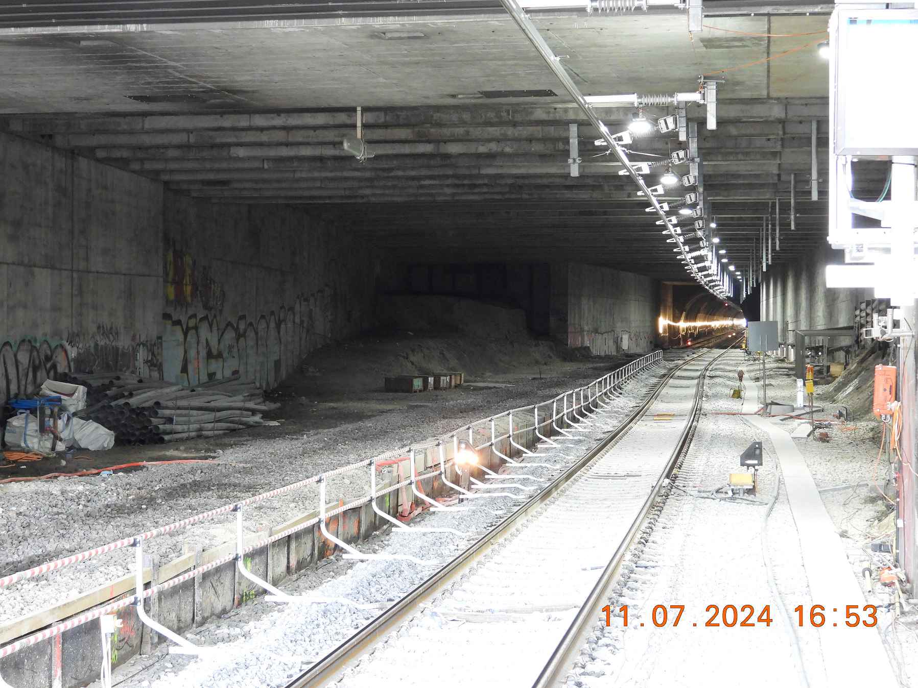 rw027172-Tunnel-MEGA