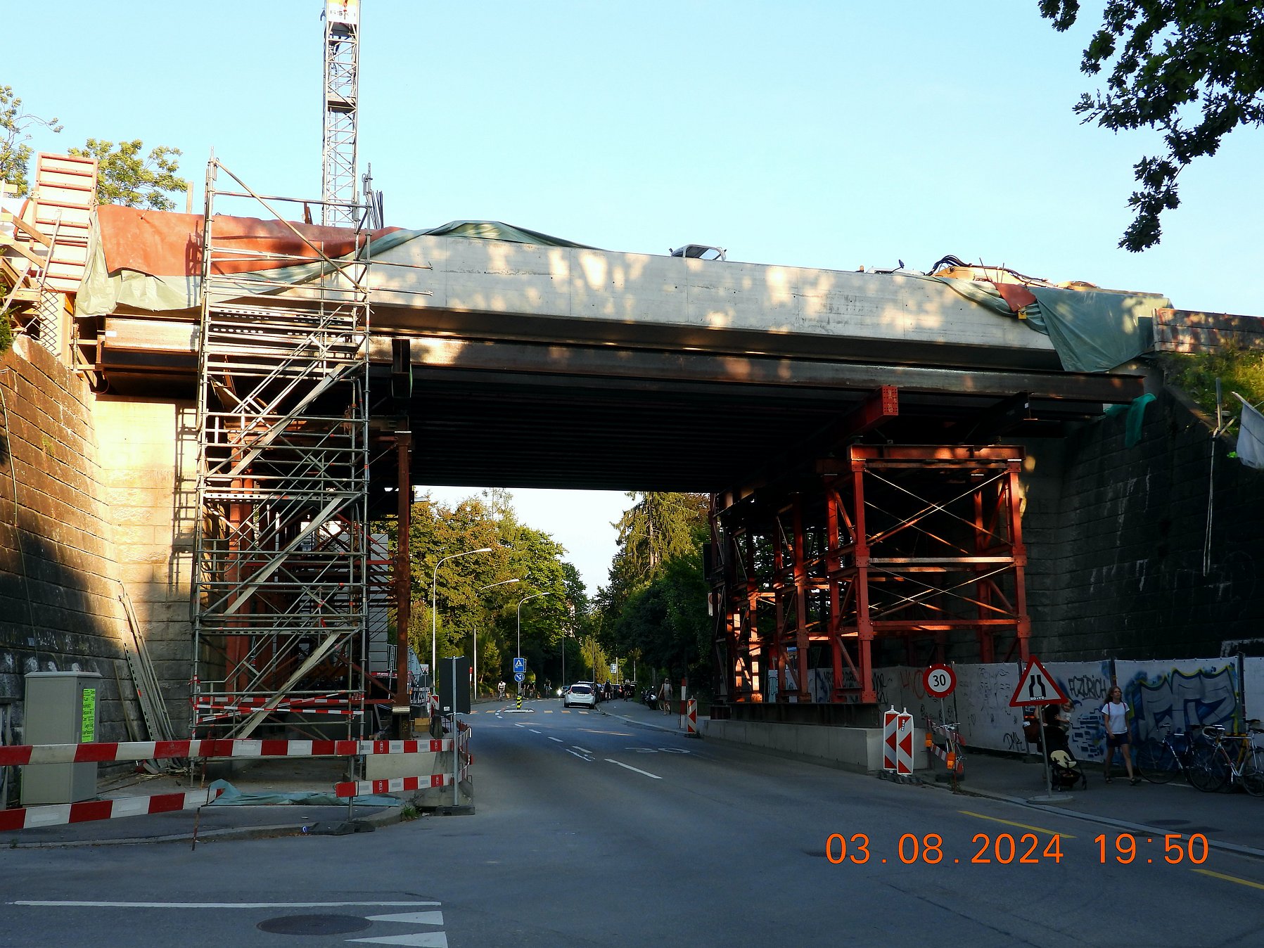 rw028629-Bruecke-ueber-Wasserwerkstrasse-mit-Betonwanne