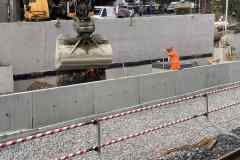 2024-10-22-15.21.27-Perron-wird-mit-Erde-aufgefuellt