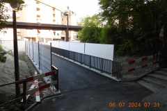 rw027108-Hinweistafel-ist-endlich-weg-beim-Zugang-Nord