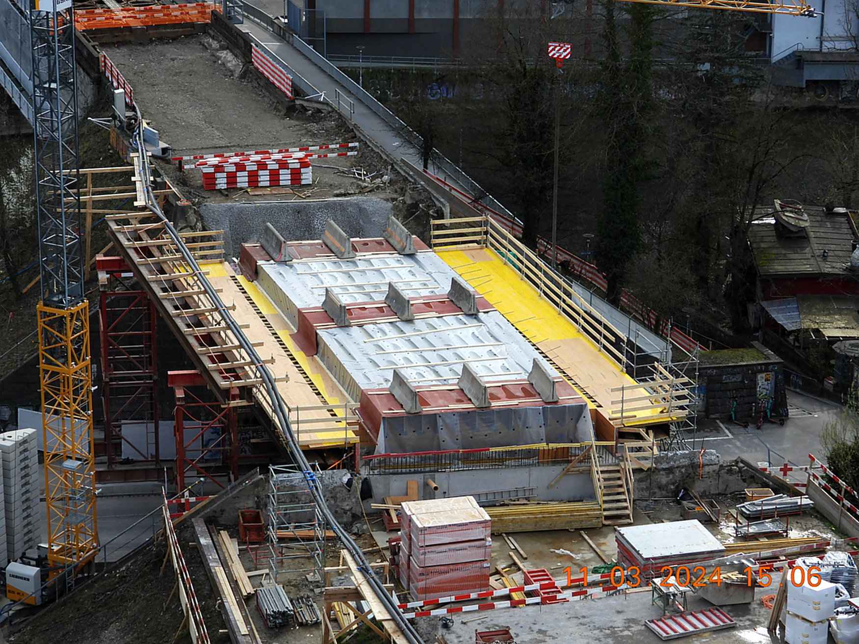 2024_03_11-15.06-rw022939-neue-Bruecke-erste-Schritte