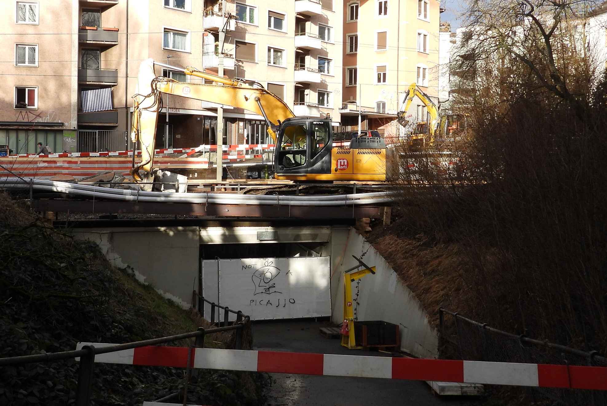rw019920-gesperrter-Weg-zu-gesperrter-Unterfuehrung