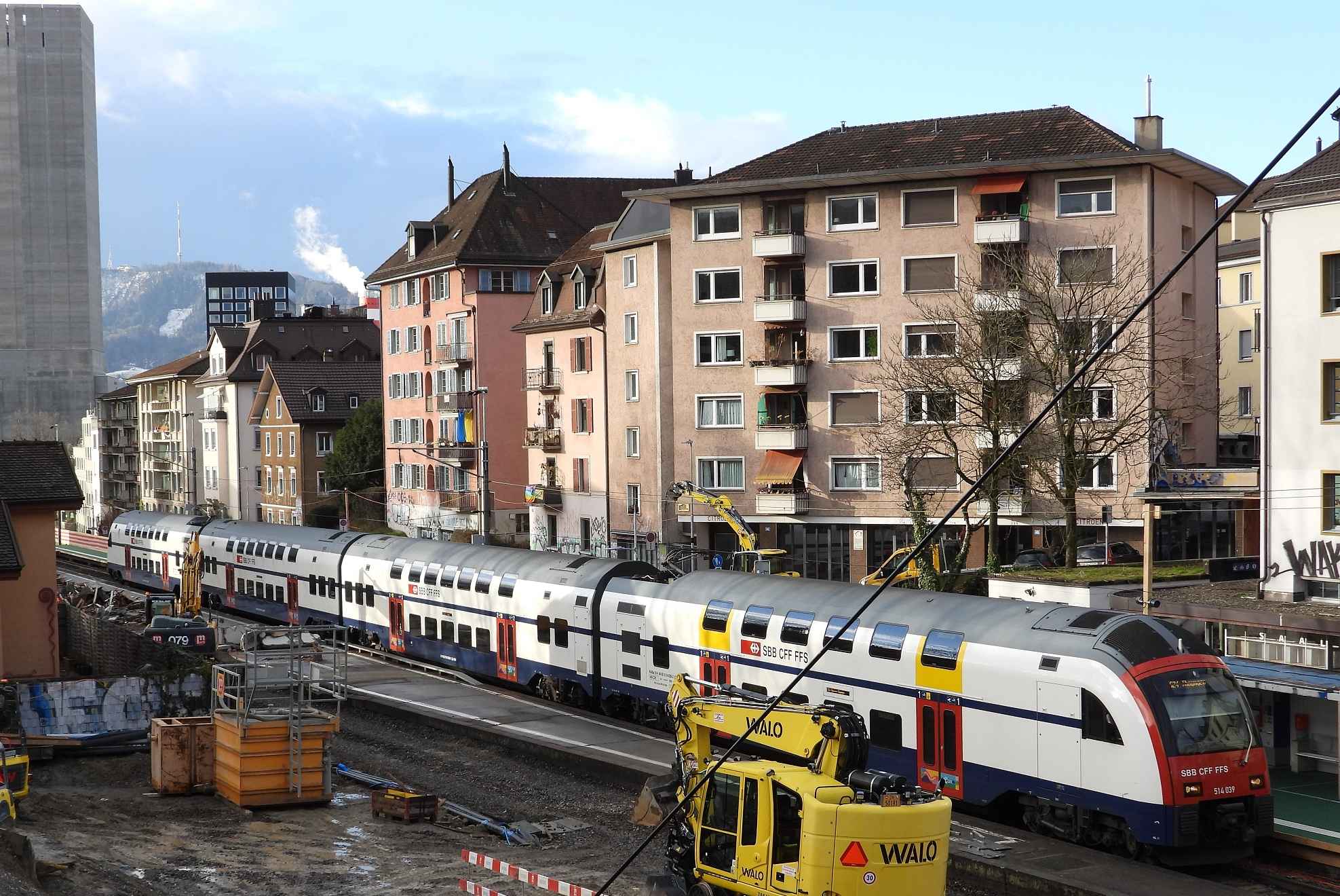 rw019925-Zug-auf-Gleis-1