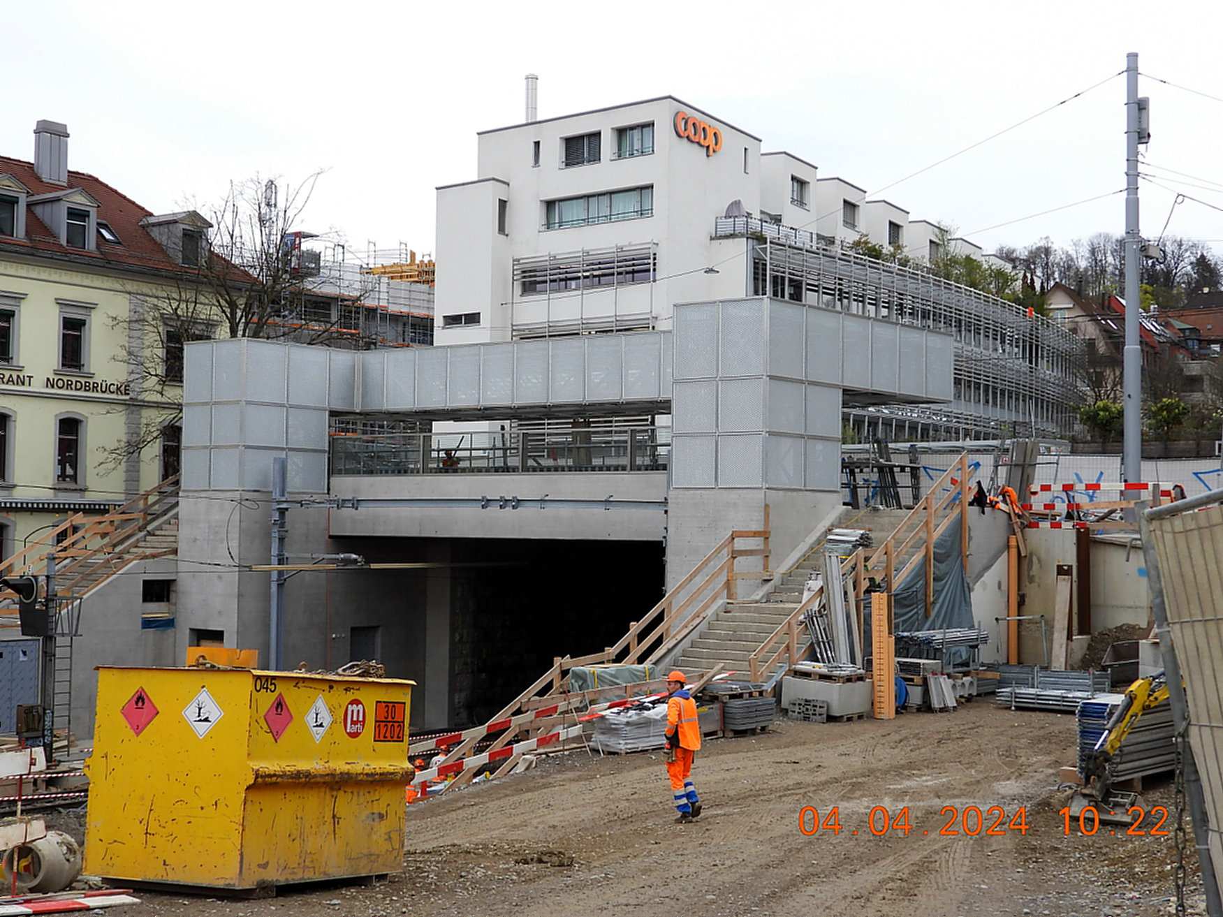 rw023876-Monster-von-der-Nordbruecke-nun-OHNE-Verkleidung