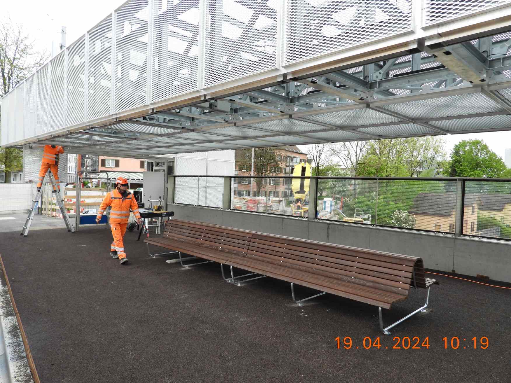 rw024620-Deckengitter-beim-Monster-werden-eingehaengt