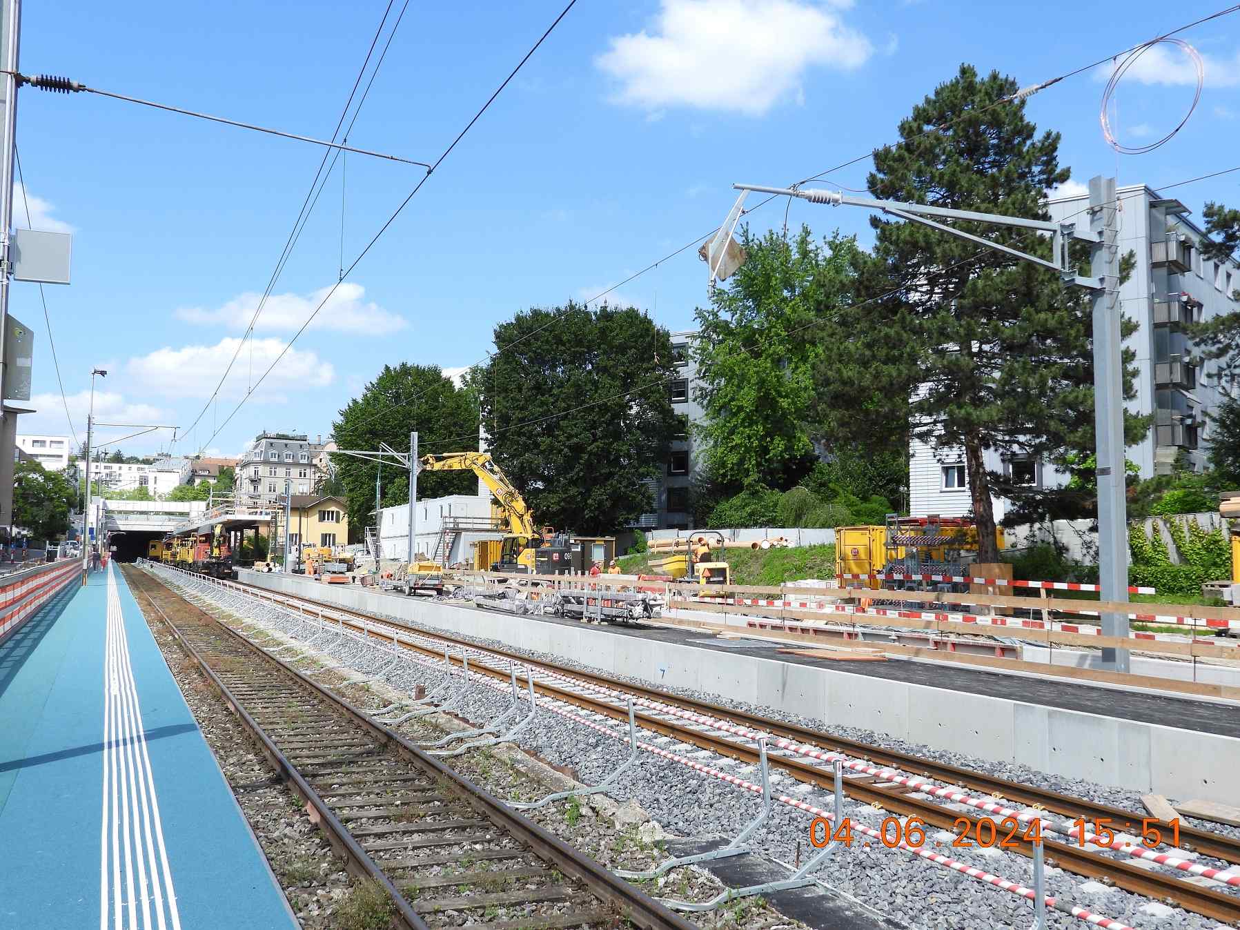 rw026014-ganzer-Perron-vom-Gleis-2