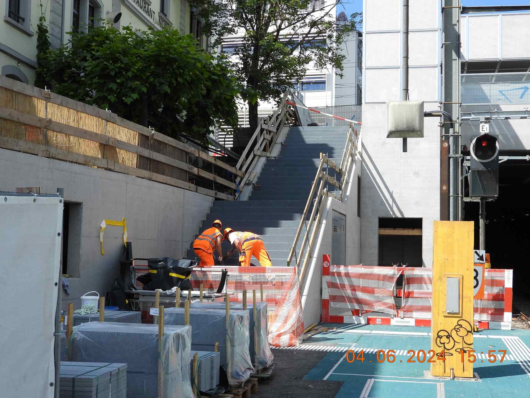 rw026031-Treppe-Gleis-1-wird-gemacht