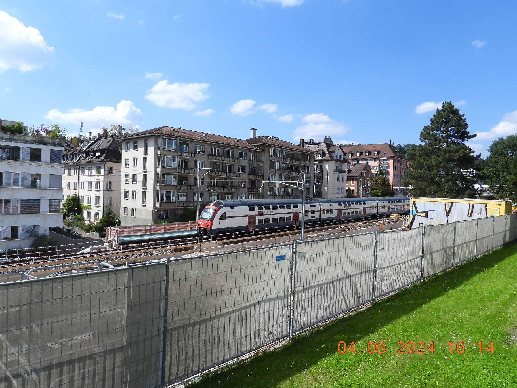 rw026059-Doppel-S-Bahn-steht-auf-Gleis-1