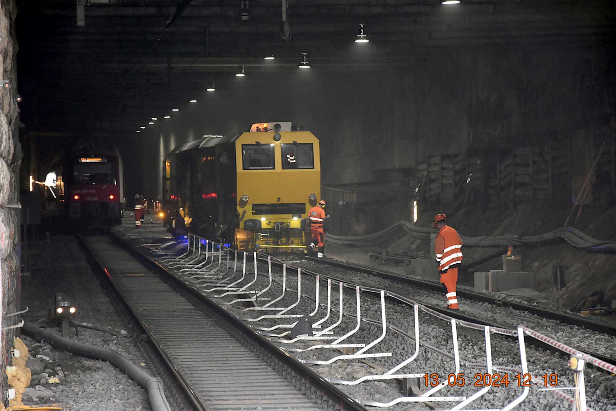 wt107484-Bauzug-im-Tunnel